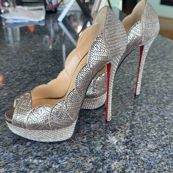 Christian Louboutin art deco silver/gold pumps size 38 (8) - Picture 2 of 4